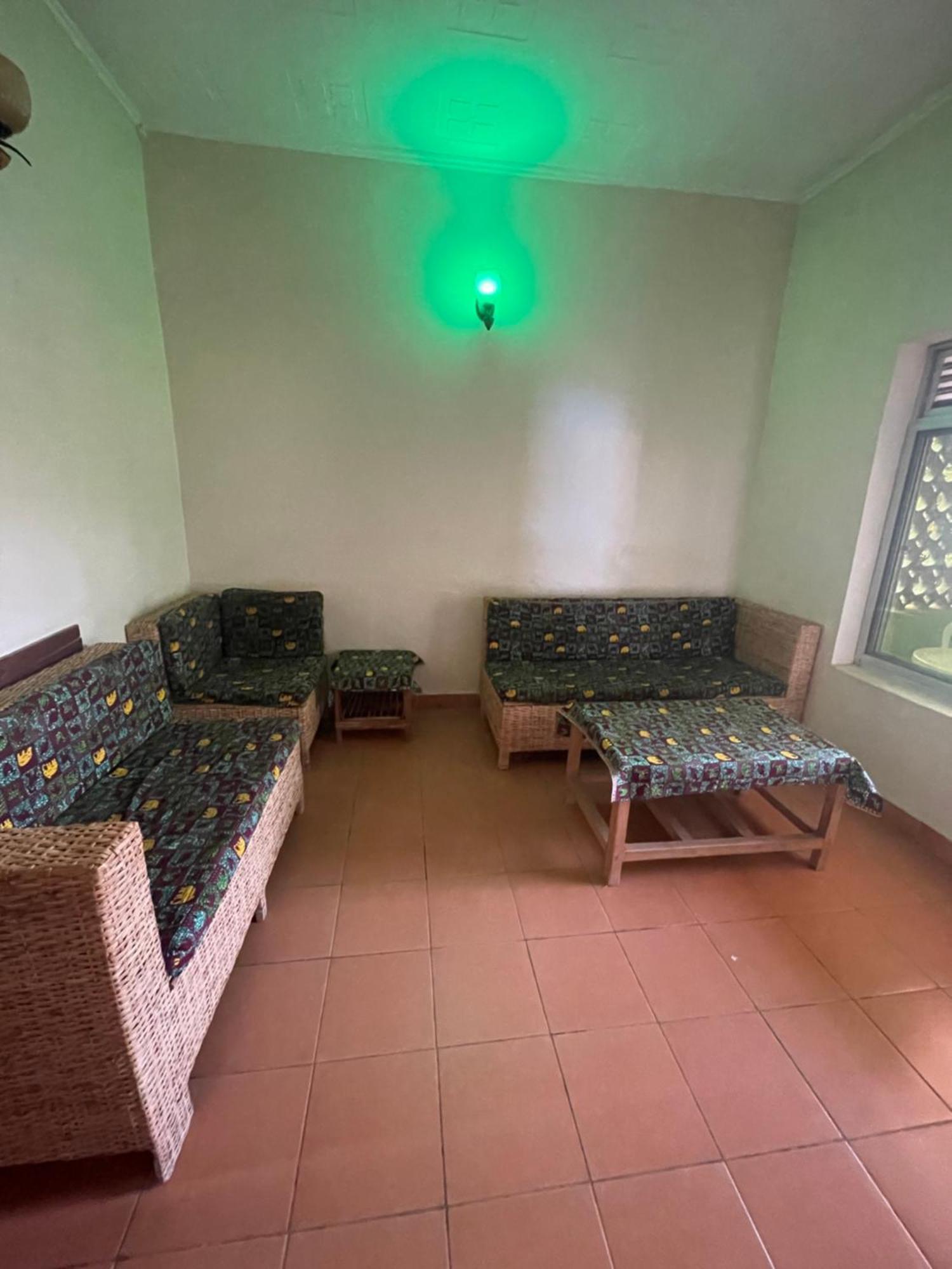 Suba Motel Kihihi Экстерьер фото