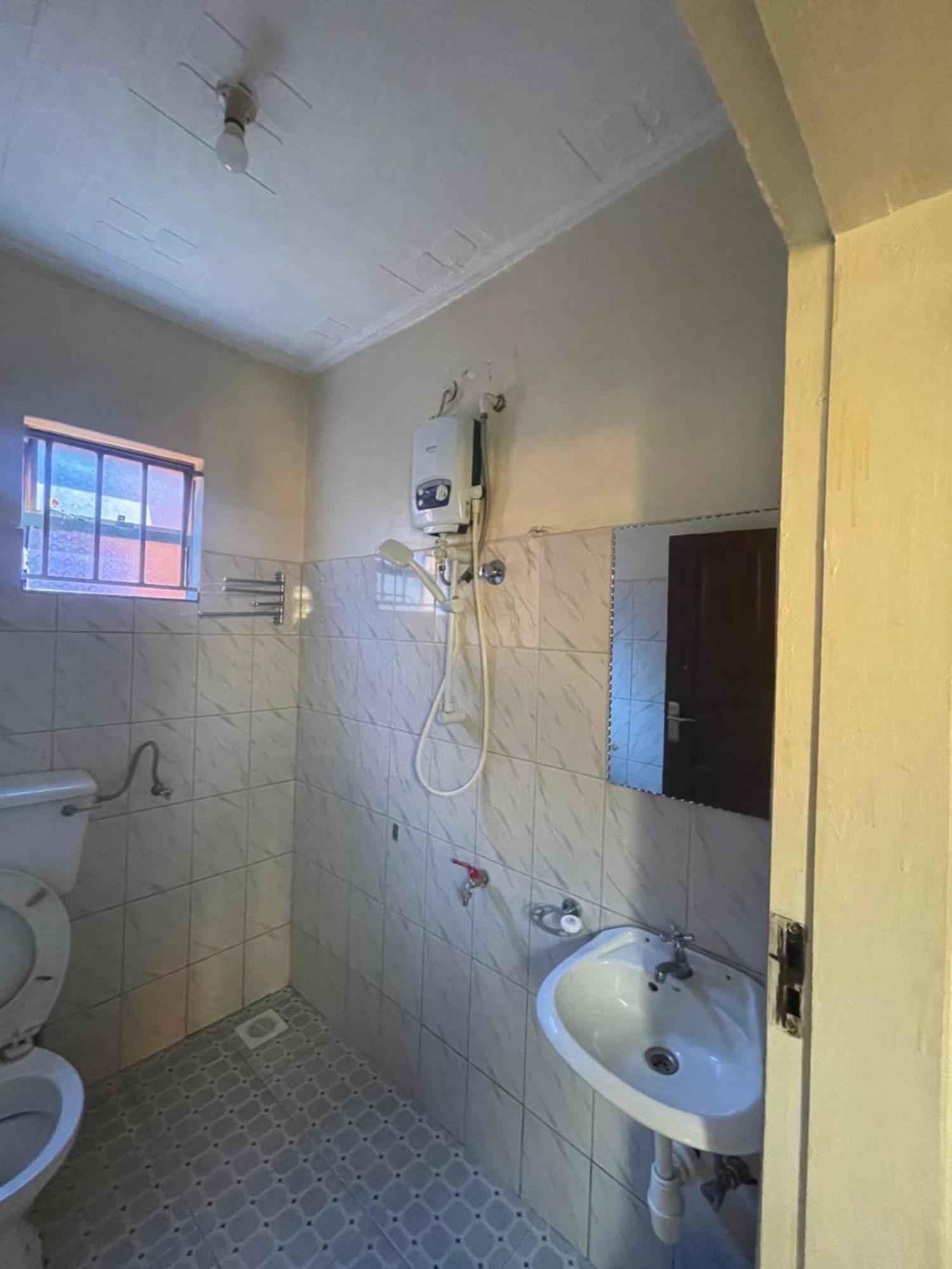 Suba Motel Kihihi Экстерьер фото